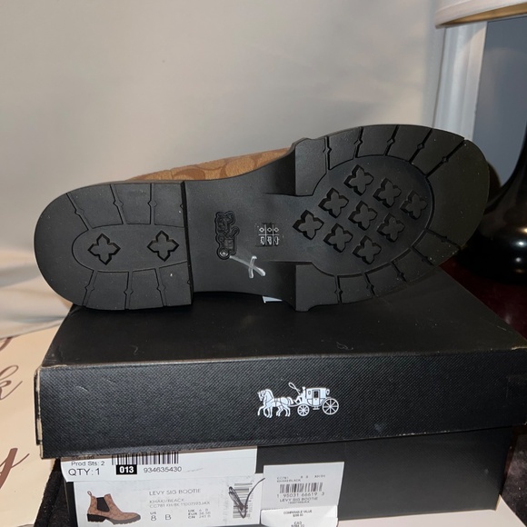 Coach Levy Signature Bootie size 8 - Picture 2 of 2